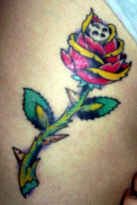 Rose Tats Design On Hip